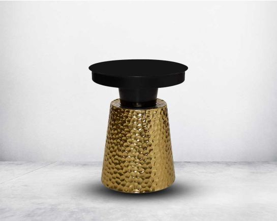 This end coffee table comes with a black matt top and gold beaded conical metal base